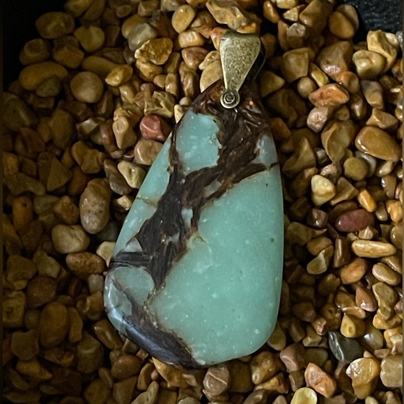 Gorgeous Green Chalcedony Pendant Natural Stone 1 1/4” x 2” Unique Shape - Picture 1 of 11